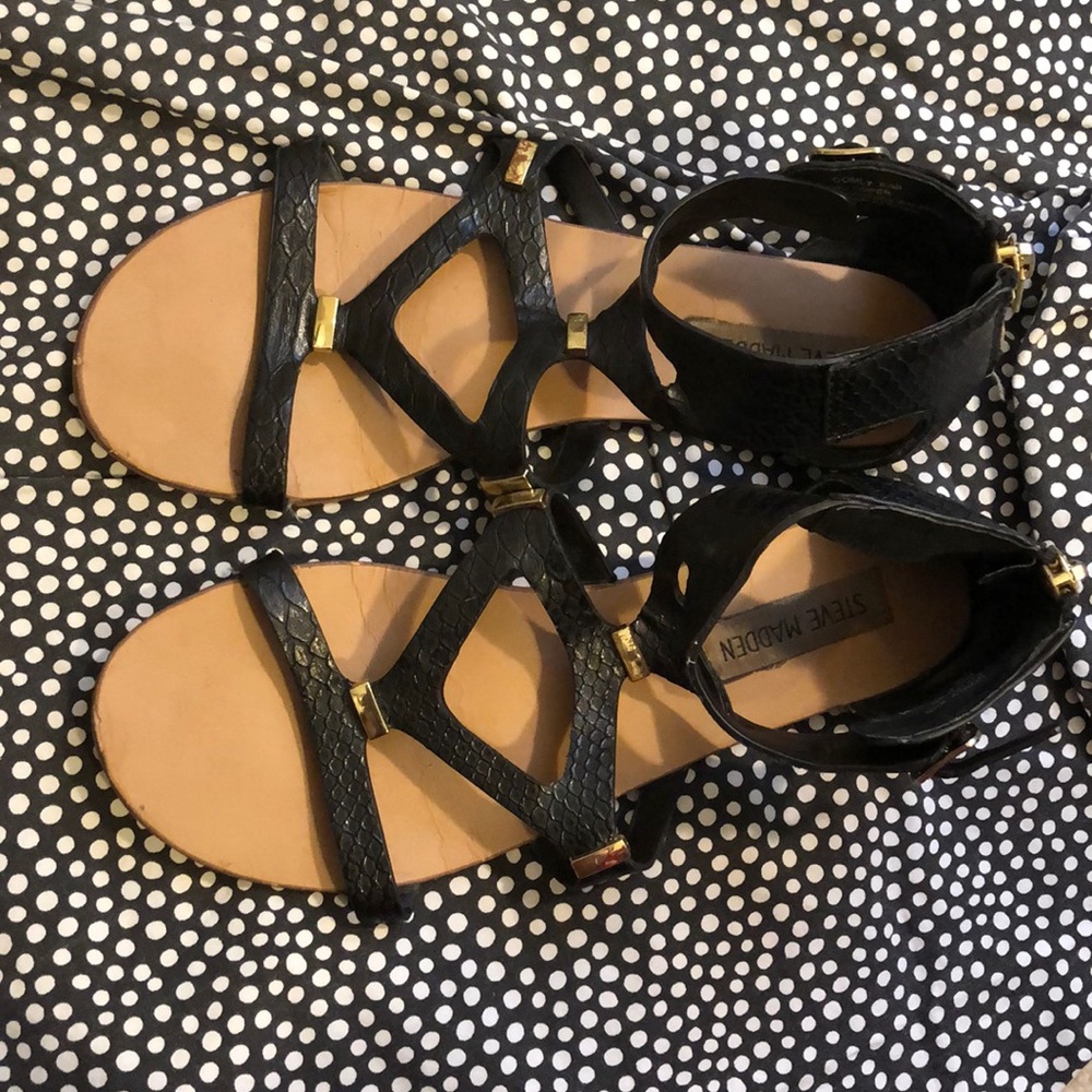 Snake skin black Steven Madden sandals